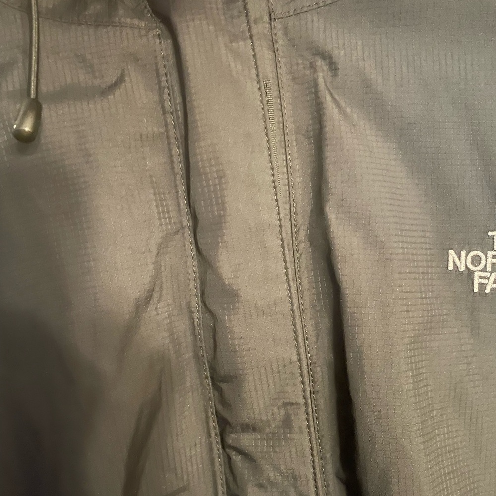 NWOT black North Face raincoat with hood Brand new worn a handful of times - Picture 3 of 10